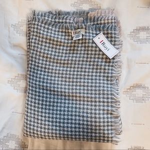 NWT Ruyi houndstooth and fringe blanket scarf